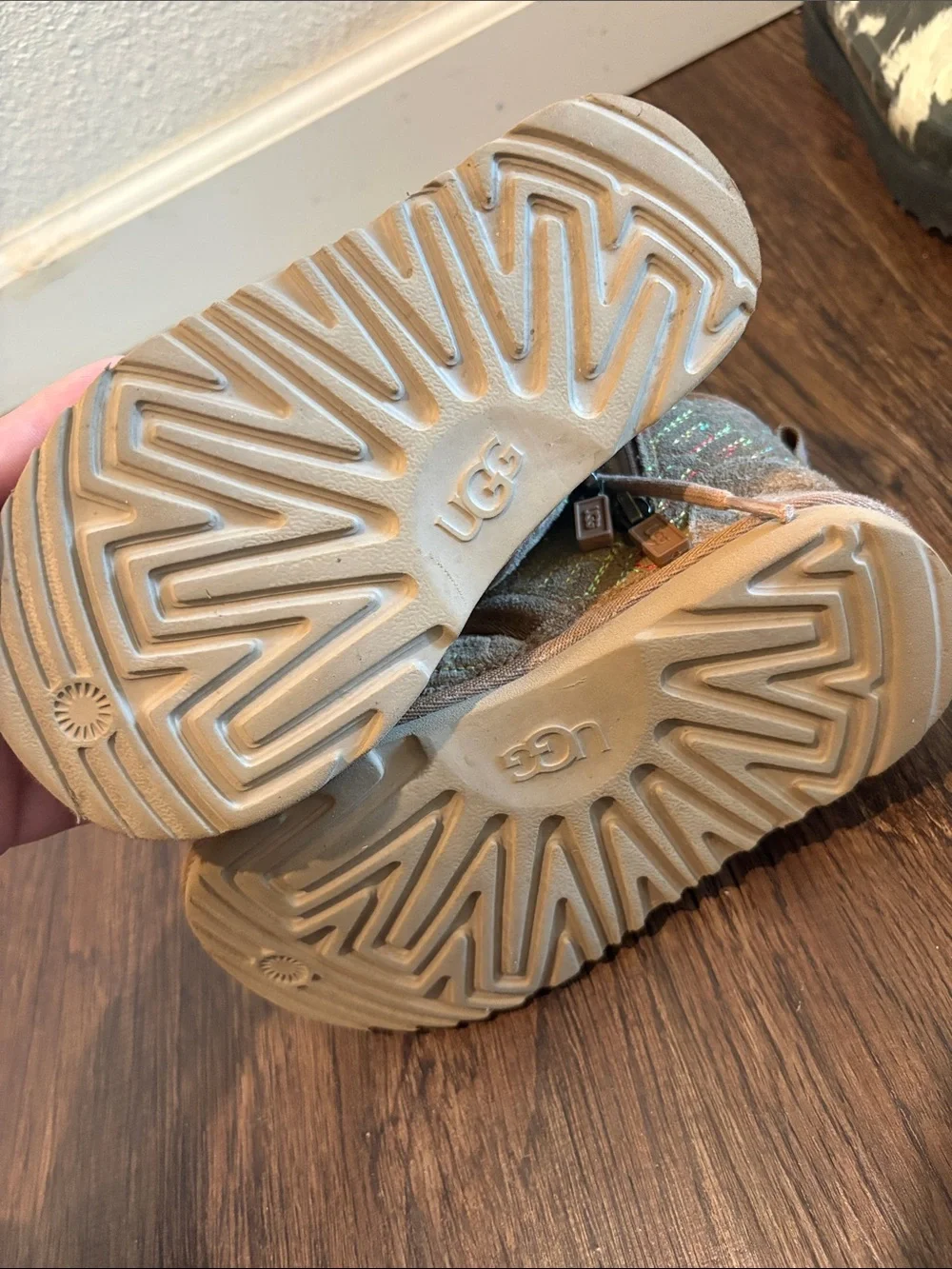 UGG Kids Tan Glitter Pattern Lace-Up Zip Boots
